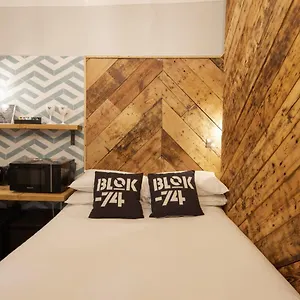 Hotel Blok-74, Brighton